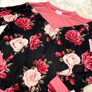 XL LuLaRoe “Lizzy” lightweight gorgeous sweater.Stretchy waistband. Fast shipper